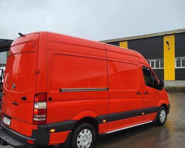 Червоний Мерседес Sprinter, об'ємом двигуна 2.2 л та пробігом 315 тис. км за 15000 $, фото 4 на Automoto.ua