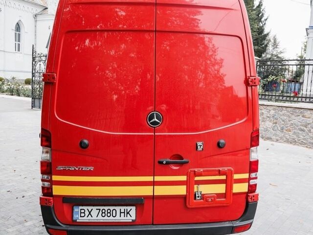 Красный Мерседес Sprinter, объемом двигателя 2.2 л и пробегом 314 тыс. км за 23000 $, фото 3 на Automoto.ua