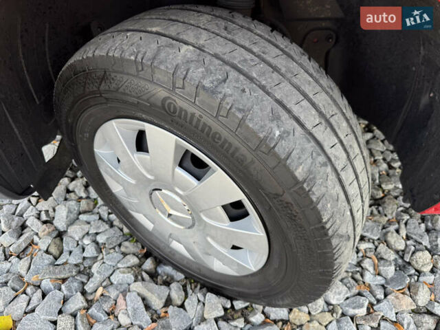 Червоний Мерседес Sprinter, об'ємом двигуна 0 л та пробігом 227 тис. км за 28950 $, фото 29 на Automoto.ua