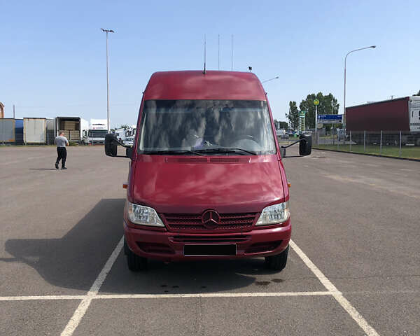 Красный Мерседес Sprinter, объемом двигателя 2.15 л и пробегом 839 тыс. км за 13000 $, фото 1 на Automoto.ua