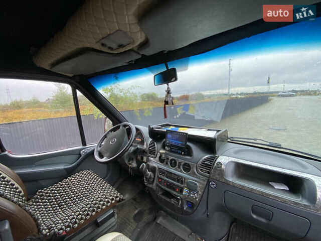 Красный Мерседес Sprinter, объемом двигателя 2.7 л и пробегом 600 тыс. км за 11800 $, фото 6 на Automoto.ua