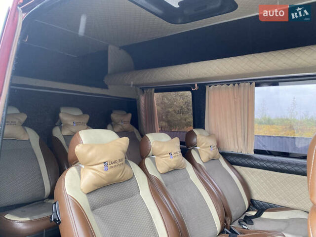 Красный Мерседес Sprinter, объемом двигателя 2.7 л и пробегом 600 тыс. км за 11800 $, фото 8 на Automoto.ua