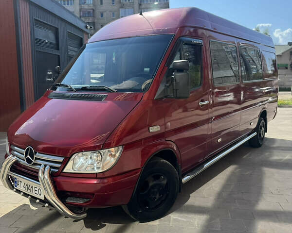 Красный Мерседес Sprinter, объемом двигателя 2.7 л и пробегом 80 тыс. км за 15999 $, фото 1 на Automoto.ua