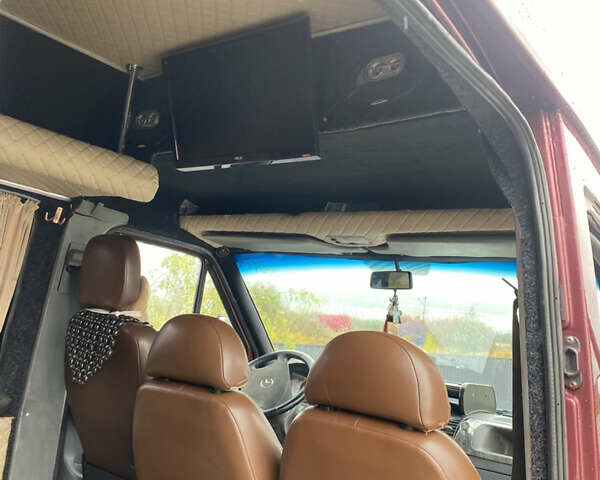 Красный Мерседес Sprinter, объемом двигателя 2.7 л и пробегом 600 тыс. км за 11800 $, фото 7 на Automoto.ua