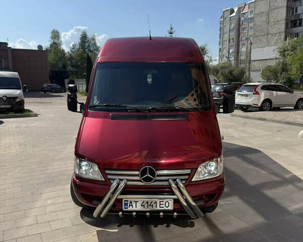 Красный Мерседес Sprinter, объемом двигателя 2.7 л и пробегом 80 тыс. км за 15999 $, фото 3 на Automoto.ua