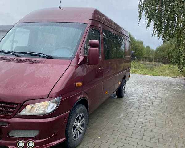 Красный Мерседес Sprinter, объемом двигателя 2.7 л и пробегом 600 тыс. км за 11800 $, фото 2 на Automoto.ua