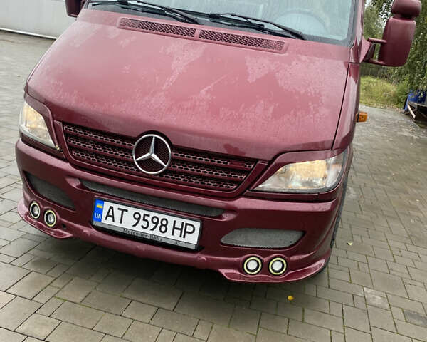 Красный Мерседес Sprinter, объемом двигателя 2.7 л и пробегом 600 тыс. км за 11800 $, фото 1 на Automoto.ua