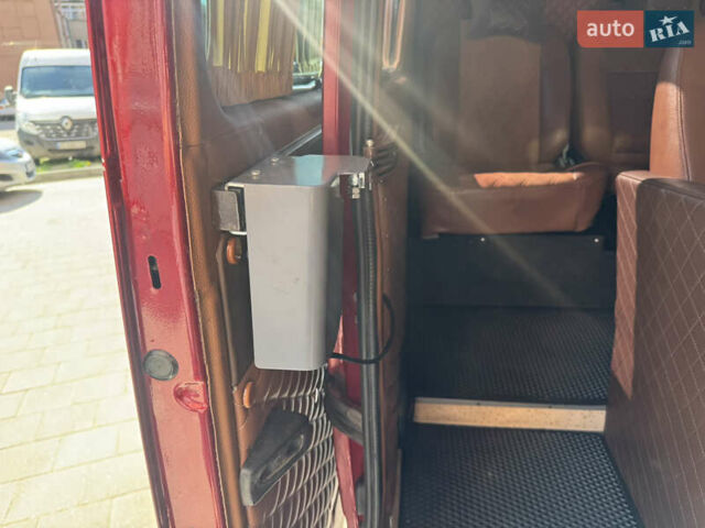 Красный Мерседес Sprinter, объемом двигателя 2.7 л и пробегом 80 тыс. км за 15999 $, фото 18 на Automoto.ua