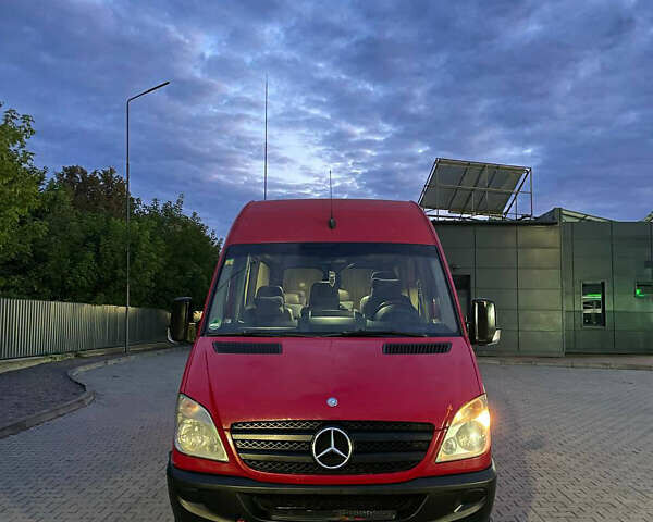 Красный Мерседес Sprinter, объемом двигателя 2.15 л и пробегом 760 тыс. км за 14000 $, фото 1 на Automoto.ua