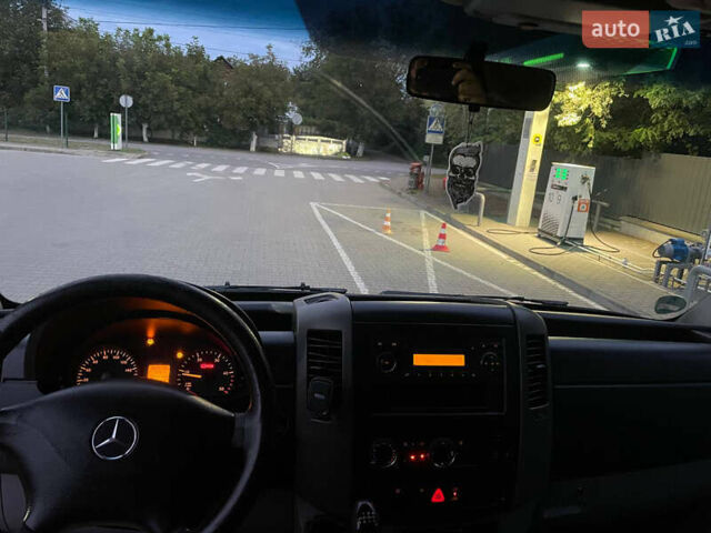 Красный Мерседес Sprinter, объемом двигателя 2.15 л и пробегом 760 тыс. км за 14000 $, фото 29 на Automoto.ua