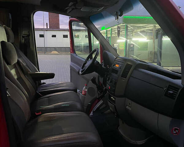 Красный Мерседес Sprinter, объемом двигателя 2.15 л и пробегом 760 тыс. км за 14000 $, фото 27 на Automoto.ua
