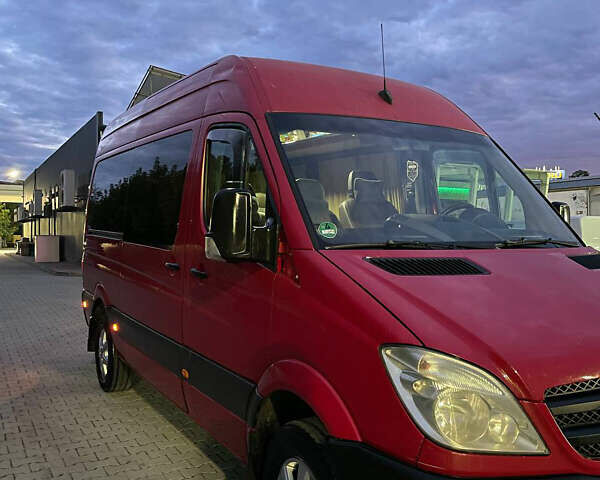 Красный Мерседес Sprinter, объемом двигателя 2.15 л и пробегом 760 тыс. км за 14000 $, фото 3 на Automoto.ua