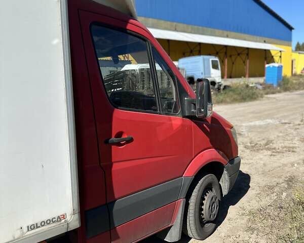 Красный Мерседес Sprinter, объемом двигателя 2.2 л и пробегом 307 тыс. км за 15800 $, фото 2 на Automoto.ua