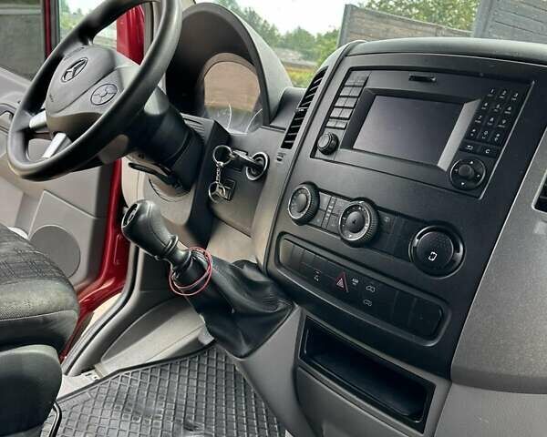 Красный Мерседес Sprinter, объемом двигателя 2.14 л и пробегом 374 тыс. км за 21000 $, фото 4 на Automoto.ua