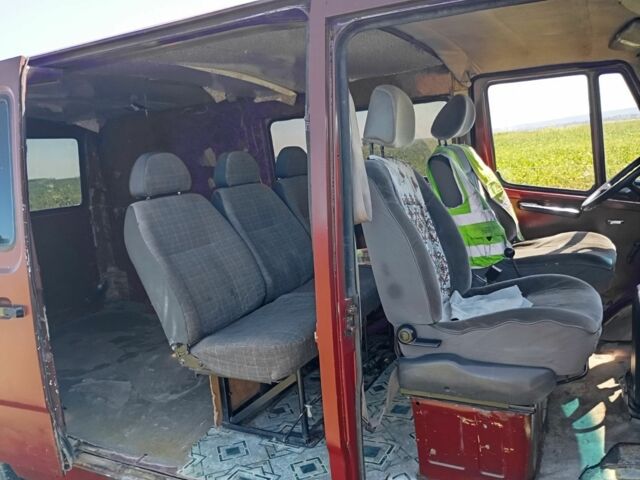 Красный Мерседес Sprinter, объемом двигателя 2 л и пробегом 455 тыс. км за 1600 $, фото 3 на Automoto.ua