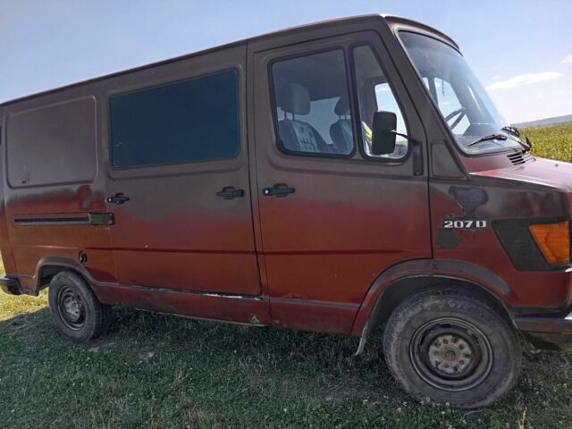Красный Мерседес Sprinter, объемом двигателя 2 л и пробегом 455 тыс. км за 1600 $, фото 5 на Automoto.ua