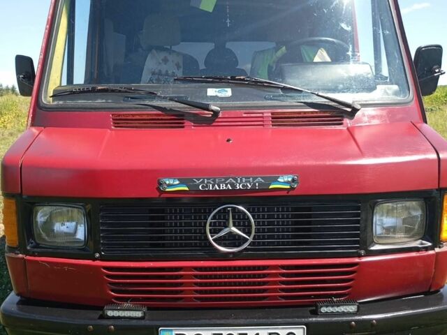 Красный Мерседес Sprinter, объемом двигателя 2 л и пробегом 455 тыс. км за 1600 $, фото 2 на Automoto.ua