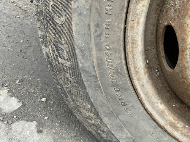 Красный Мерседес Sprinter, объемом двигателя 2.9 л и пробегом 326 тыс. км за 1300 $, фото 5 на Automoto.ua