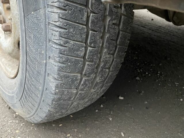 Красный Мерседес Sprinter, объемом двигателя 2.9 л и пробегом 326 тыс. км за 1300 $, фото 4 на Automoto.ua