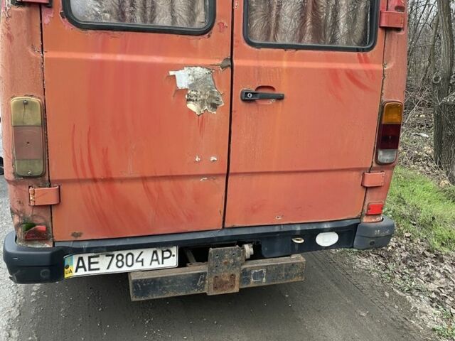 Красный Мерседес Sprinter, объемом двигателя 2.9 л и пробегом 326 тыс. км за 1300 $, фото 2 на Automoto.ua