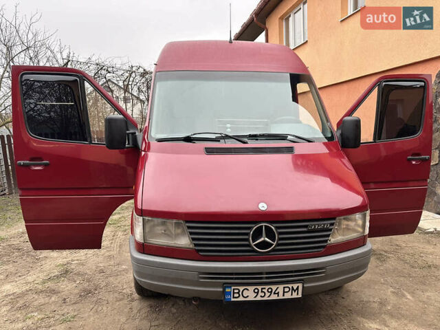 Красный Мерседес Sprinter, объемом двигателя 2.9 л и пробегом 460 тыс. км за 7500 $, фото 2 на Automoto.ua
