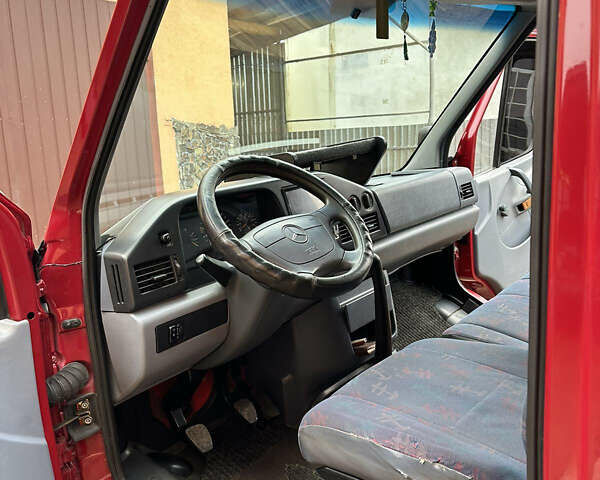 Красный Мерседес Sprinter, объемом двигателя 2.9 л и пробегом 460 тыс. км за 7500 $, фото 16 на Automoto.ua
