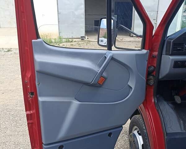 Красный Мерседес Sprinter, объемом двигателя 2.9 л и пробегом 680 тыс. км за 9200 $, фото 19 на Automoto.ua