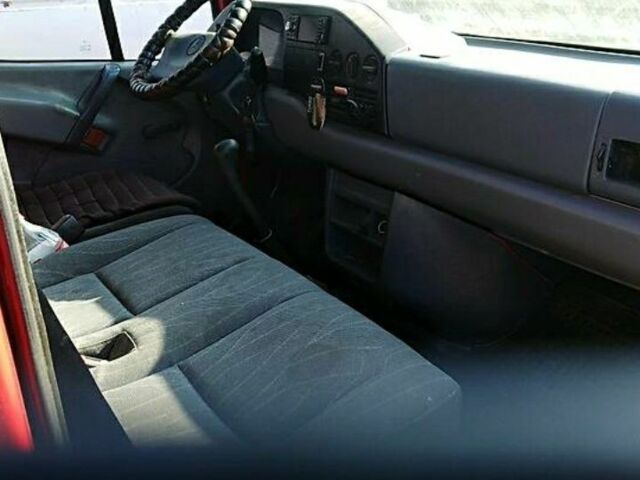 Червоний Мерседес Sprinter, об'ємом двигуна 2.9 л та пробігом 320 тис. км за 6000 $, фото 5 на Automoto.ua