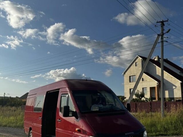Червоний Мерседес Sprinter, об'ємом двигуна 2.7 л та пробігом 320 тис. км за 7999 $, фото 1 на Automoto.ua