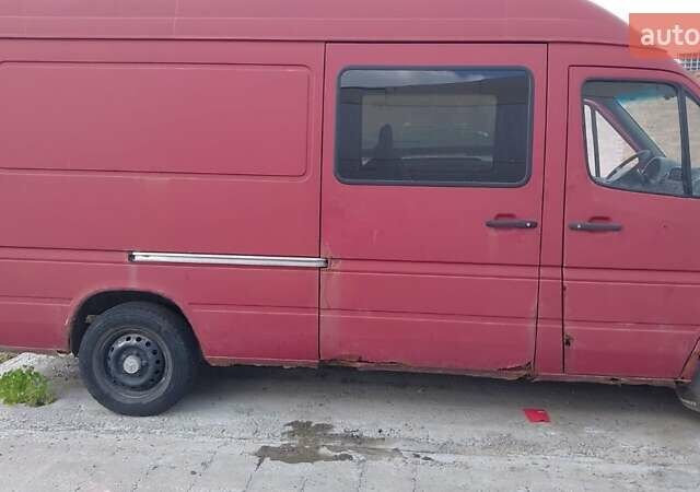 Красный Мерседес Sprinter, объемом двигателя 2.2 л и пробегом 390 тыс. км за 5800 $, фото 9 на Automoto.ua