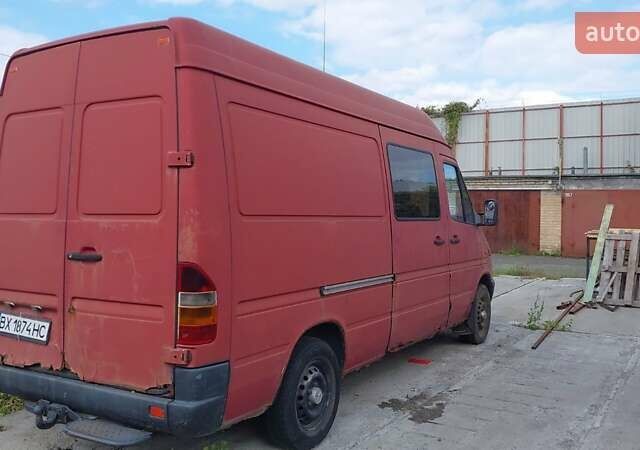 Красный Мерседес Sprinter, объемом двигателя 2.2 л и пробегом 390 тыс. км за 5800 $, фото 11 на Automoto.ua