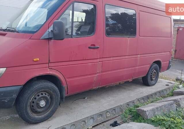 Красный Мерседес Sprinter, объемом двигателя 2.2 л и пробегом 390 тыс. км за 6500 $, фото 1 на Automoto.ua