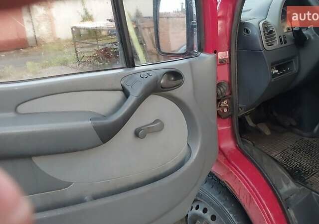 Красный Мерседес Sprinter, объемом двигателя 2.2 л и пробегом 390 тыс. км за 5800 $, фото 3 на Automoto.ua