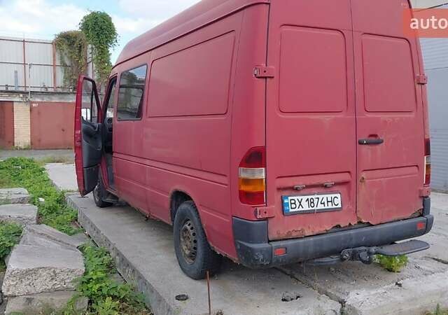Красный Мерседес Sprinter, объемом двигателя 2.2 л и пробегом 390 тыс. км за 6500 $, фото 6 на Automoto.ua