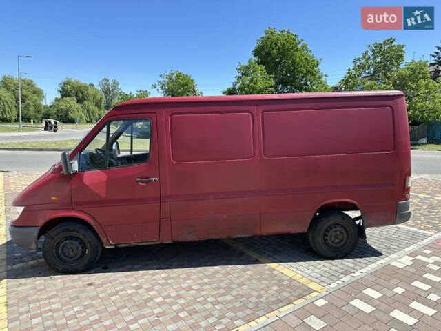 Красный Мерседес Sprinter, объемом двигателя 2.15 л и пробегом 485 тыс. км за 4000 $, фото 2 на Automoto.ua