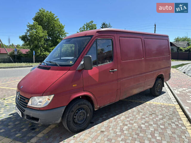 Красный Мерседес Sprinter, объемом двигателя 2.15 л и пробегом 485 тыс. км за 4000 $, фото 1 на Automoto.ua