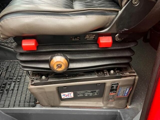 Червоний Мерседес Sprinter, об'ємом двигуна 2.7 л та пробігом 700 тис. км за 12222 $, фото 3 на Automoto.ua