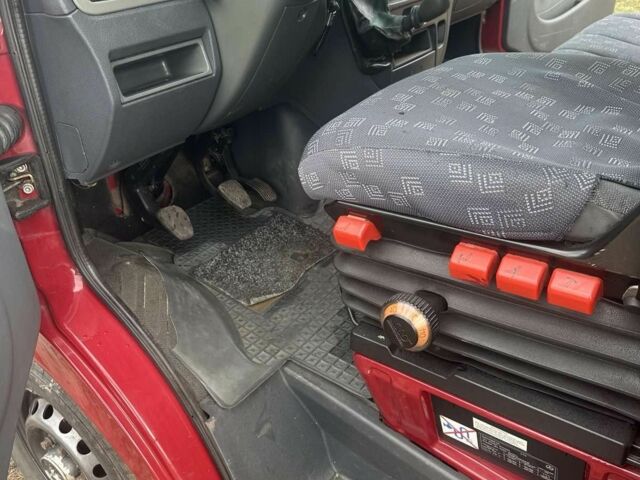 Красный Мерседес Sprinter, объемом двигателя 2.1 л и пробегом 562 тыс. км за 10500 $, фото 4 на Automoto.ua