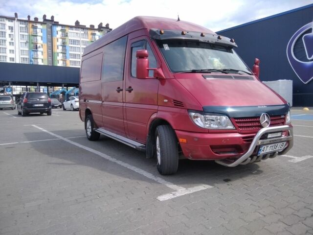 Красный Мерседес Sprinter, объемом двигателя 2.1 л и пробегом 650 тыс. км за 7400 $, фото 1 на Automoto.ua