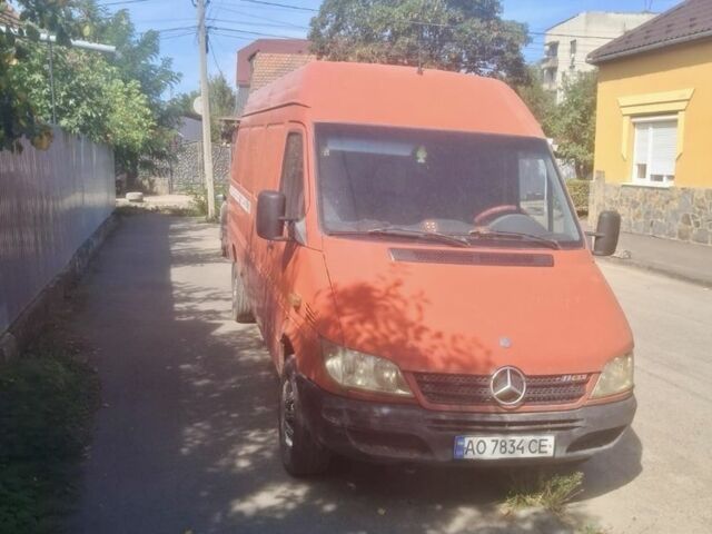 Красный Мерседес Sprinter, объемом двигателя 2.2 л и пробегом 750 тыс. км за 4500 $, фото 5 на Automoto.ua