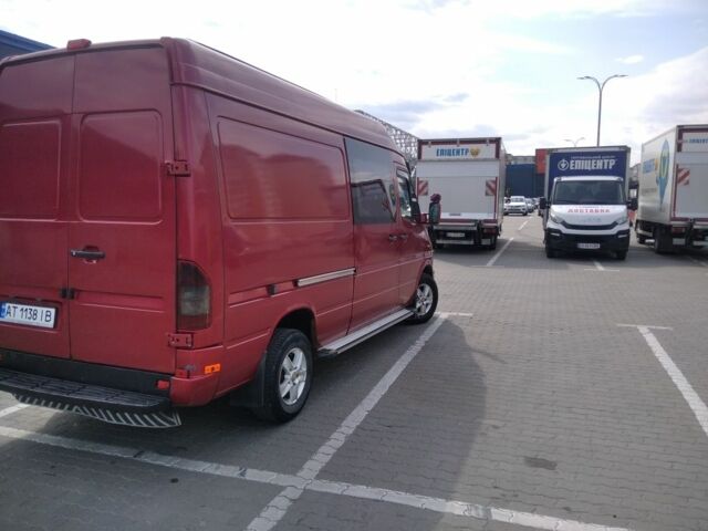 Красный Мерседес Sprinter, объемом двигателя 2.1 л и пробегом 650 тыс. км за 7400 $, фото 3 на Automoto.ua