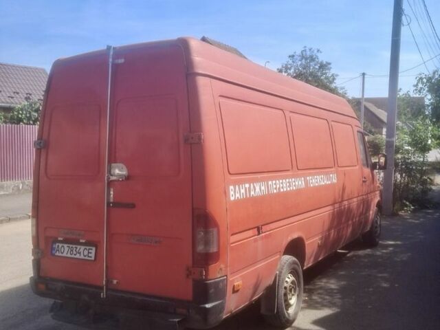 Красный Мерседес Sprinter, объемом двигателя 2.2 л и пробегом 750 тыс. км за 4500 $, фото 3 на Automoto.ua
