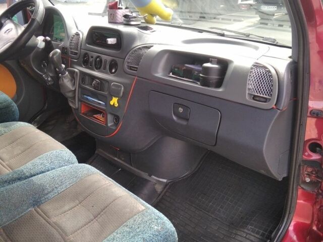 Красный Мерседес Sprinter, объемом двигателя 2.1 л и пробегом 650 тыс. км за 7400 $, фото 8 на Automoto.ua