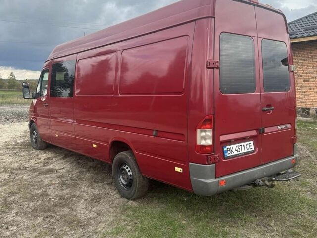 Красный Мерседес Sprinter, объемом двигателя 2.1 л и пробегом 562 тыс. км за 10500 $, фото 2 на Automoto.ua