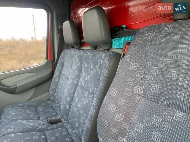 Красный Мерседес Sprinter, объемом двигателя 2.15 л и пробегом 345 тыс. км за 8900 $, фото 13 на Automoto.ua