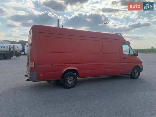 Красный Мерседес Sprinter, объемом двигателя 2.15 л и пробегом 345 тыс. км за 8900 $, фото 4 на Automoto.ua