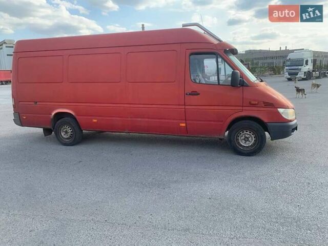 Красный Мерседес Sprinter, объемом двигателя 2.15 л и пробегом 345 тыс. км за 8900 $, фото 3 на Automoto.ua