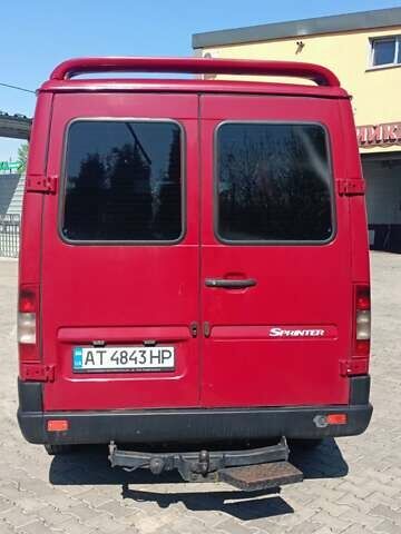 Красный Мерседес Sprinter, объемом двигателя 2.15 л и пробегом 440 тыс. км за 8950 $, фото 4 на Automoto.ua