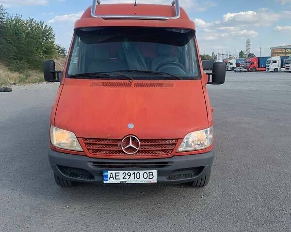 Красный Мерседес Sprinter, объемом двигателя 2.15 л и пробегом 345 тыс. км за 8900 $, фото 1 на Automoto.ua