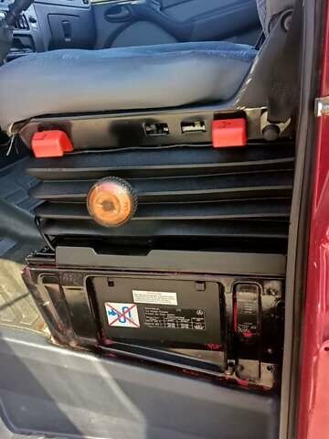 Красный Мерседес Sprinter, объемом двигателя 2.15 л и пробегом 440 тыс. км за 8950 $, фото 10 на Automoto.ua